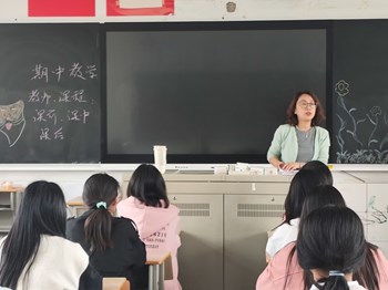 财管系开展线上线下期中教学座谈